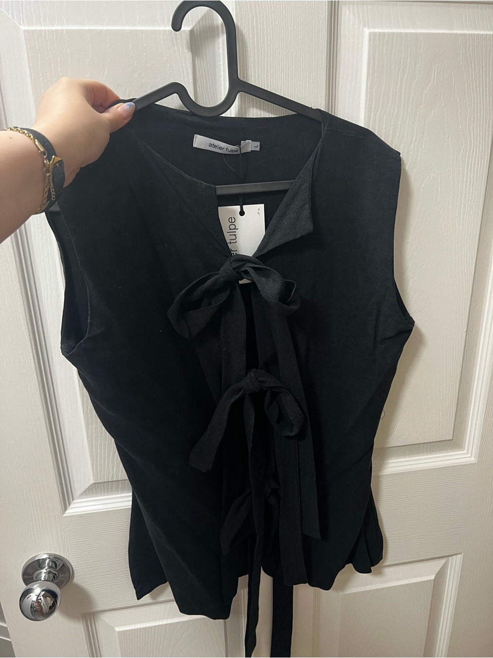 atelier tulipe Black Sleeveless Tie Top
